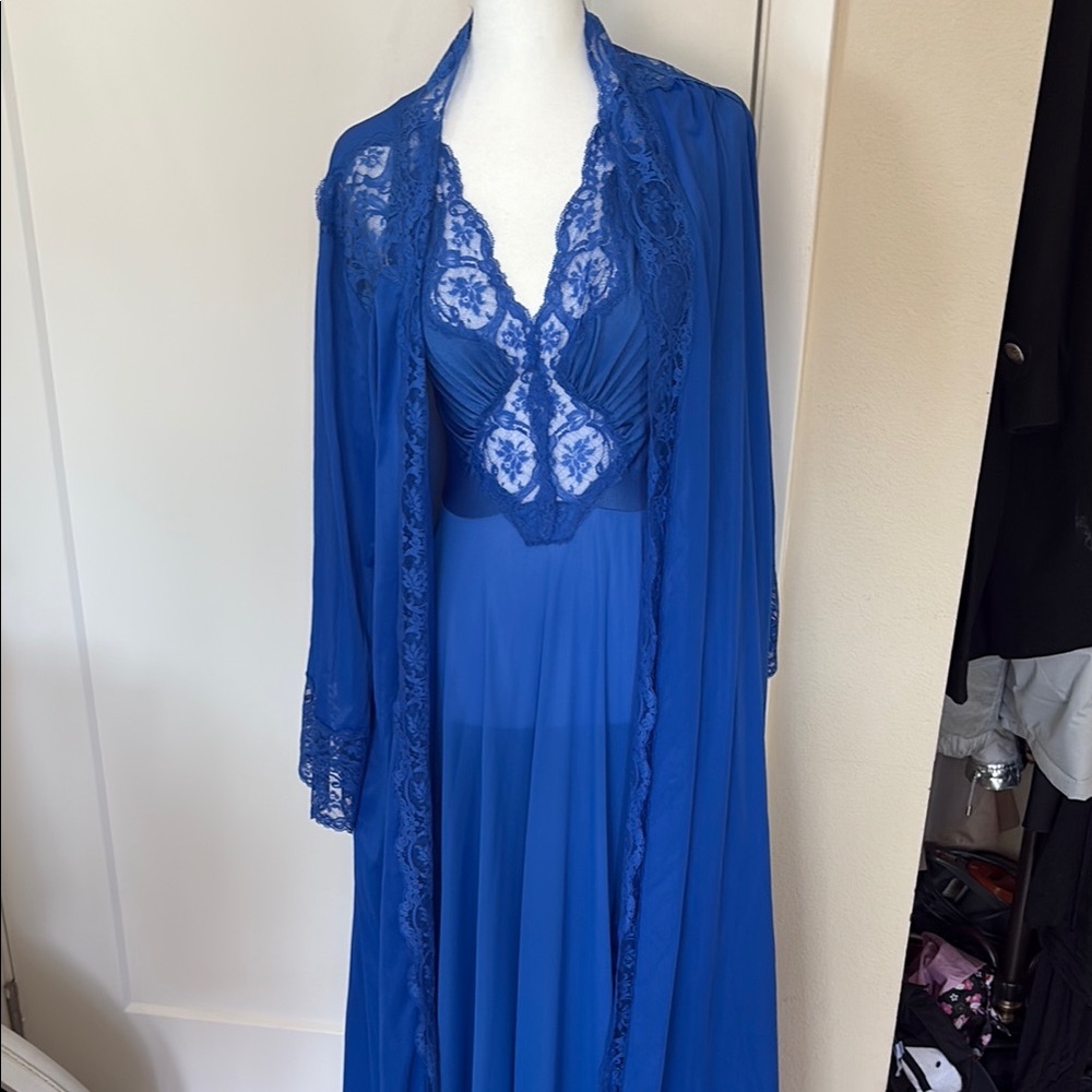 Elegant Blue Lace Trim Nightgown Set Olga vintage perfect condition !